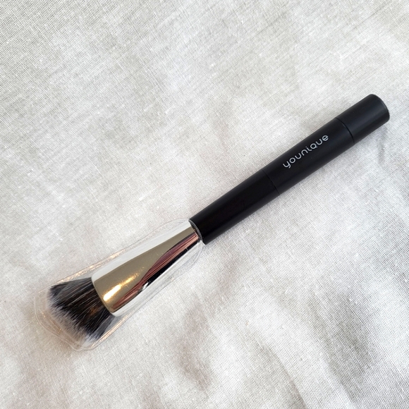 YOUNIQUE Total Package Brush ~ 4 in 1 - Picture 2 of 4